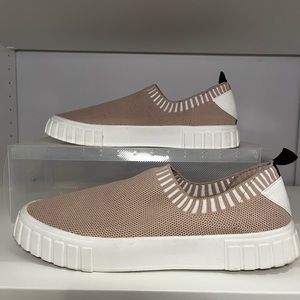 DOLCE VITA Slip On Sneakers